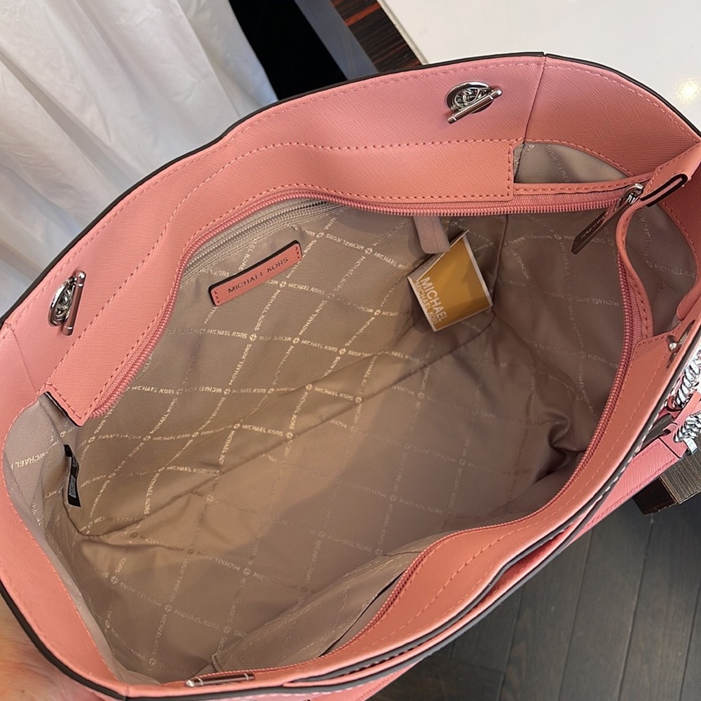 MICHAEL KORS
Jet Set Large X Chain Saffiano Leather Shoulder Tote HandBag
NWT - Picture 16 of 16